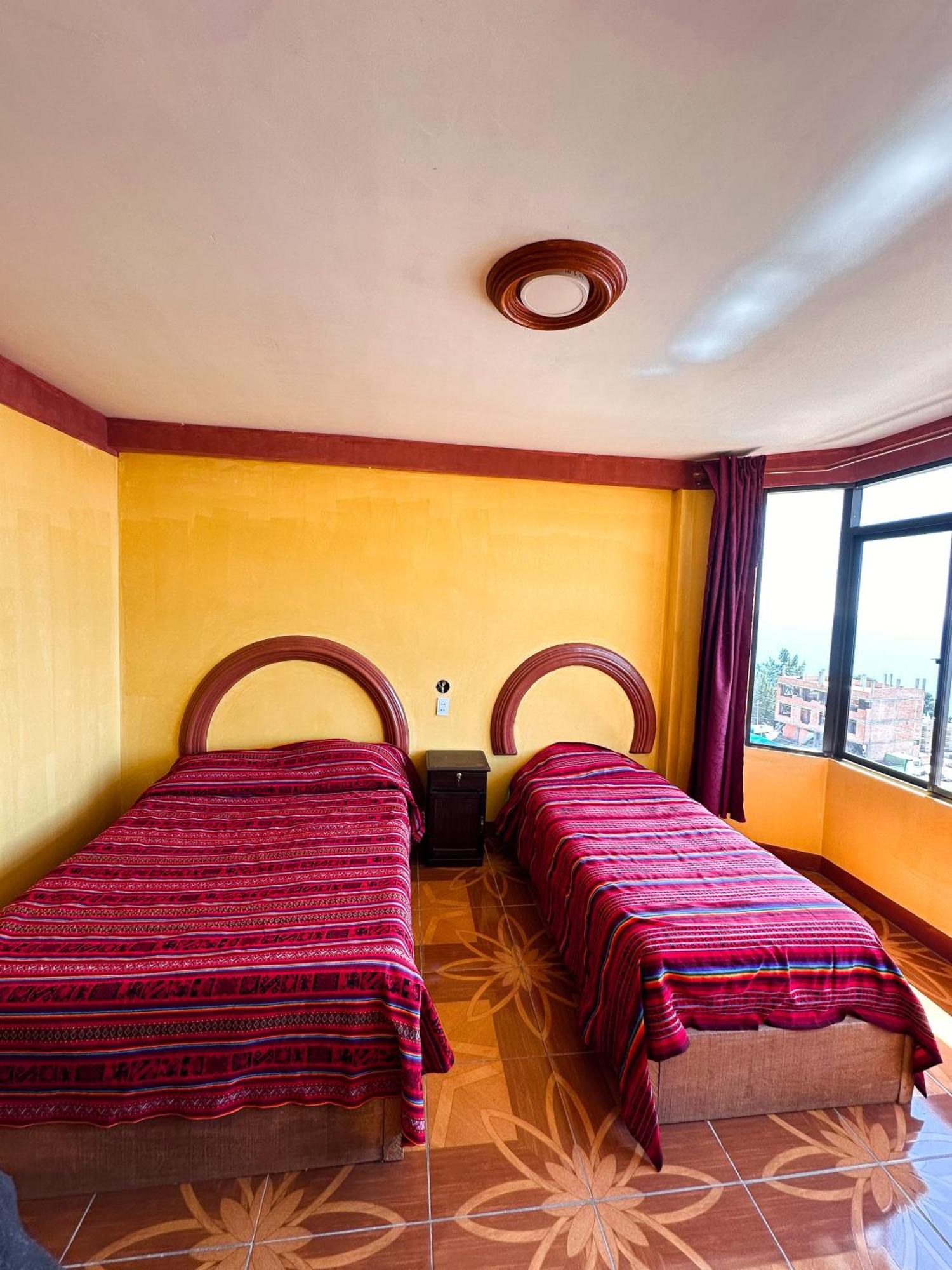 Hostal Sol Y Lago โกปากาบานา ภายนอก รูปภาพ
