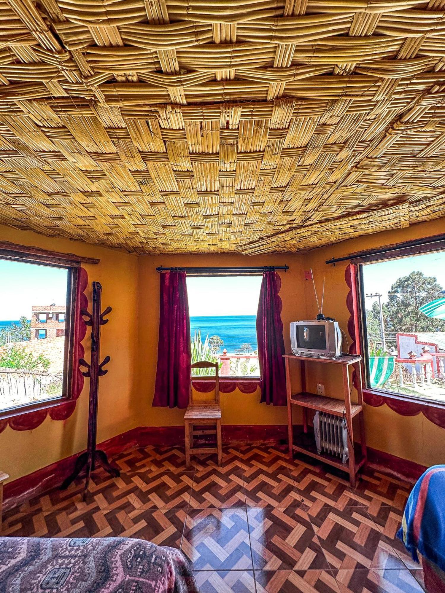 Hostal Sol Y Lago โกปากาบานา ภายนอก รูปภาพ