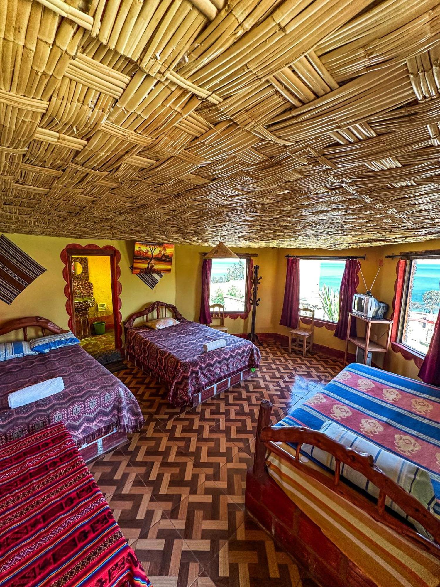 Hostal Sol Y Lago โกปากาบานา ภายนอก รูปภาพ
